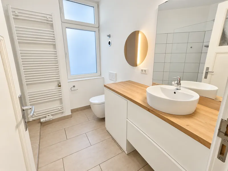 2-Zimmer-Wohnung mit offenem Wohnbereich und Einbauküche in Berlin-Schöneberg — photo 1